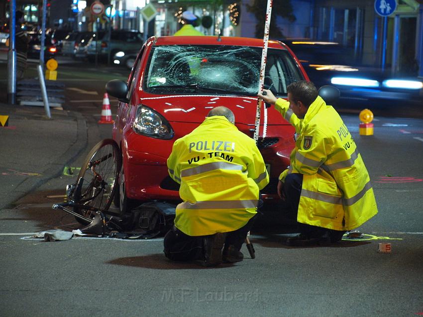 VU Rad gegen PKW Koeln Rath Roesratherstr Eilerstr P20.JPG